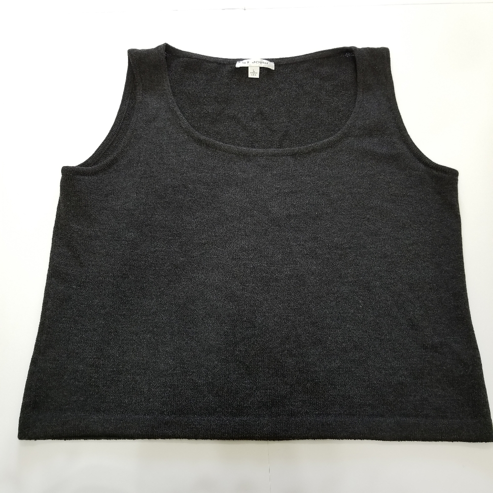 Womwns St. John ⚫Knit Sleeveless Top